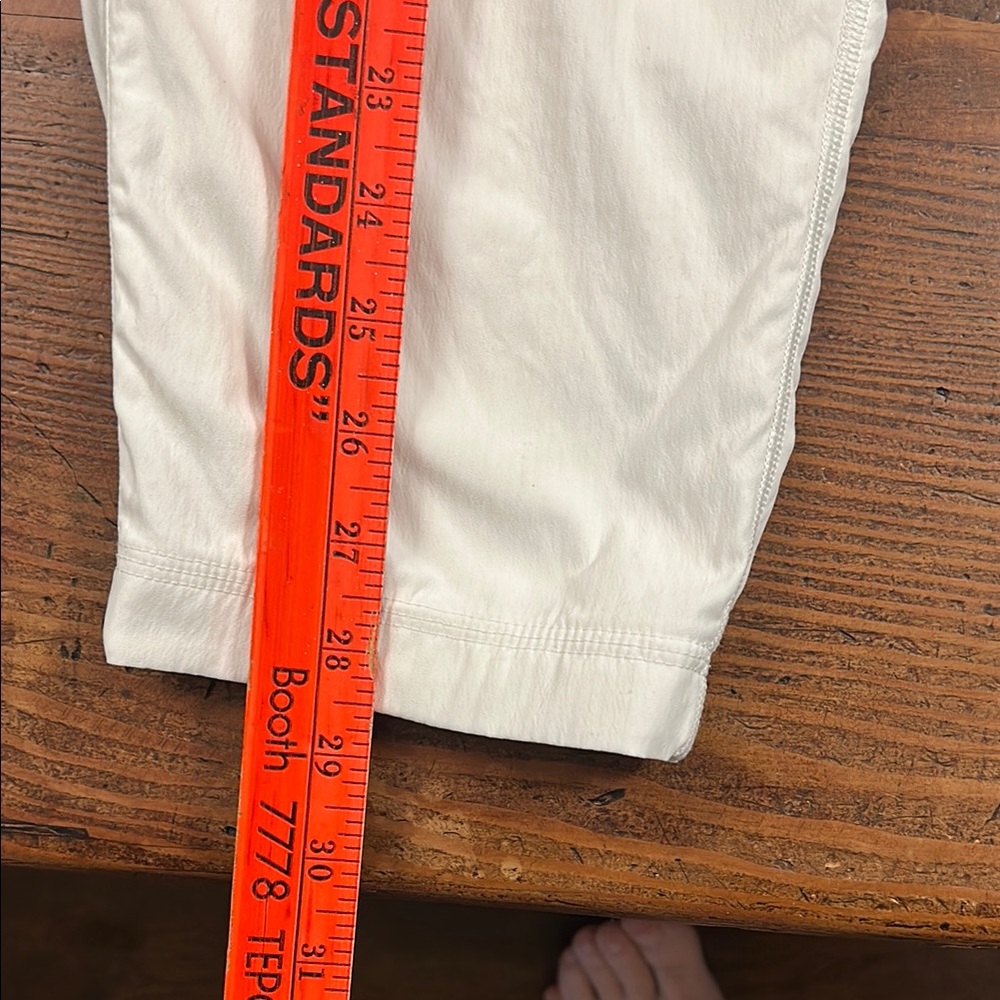 Lululemon joggers women’s  size 4 White joggers capris Sweatpants for Casual - Picture 10 of 12